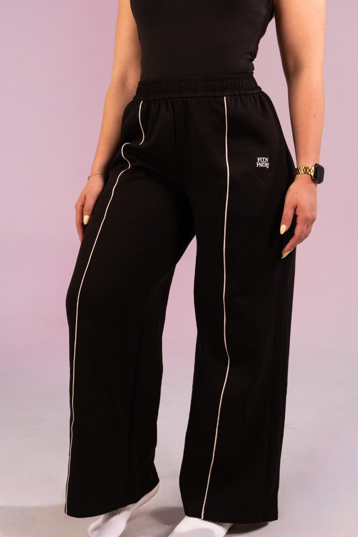 Women’s straight leg sweatpants