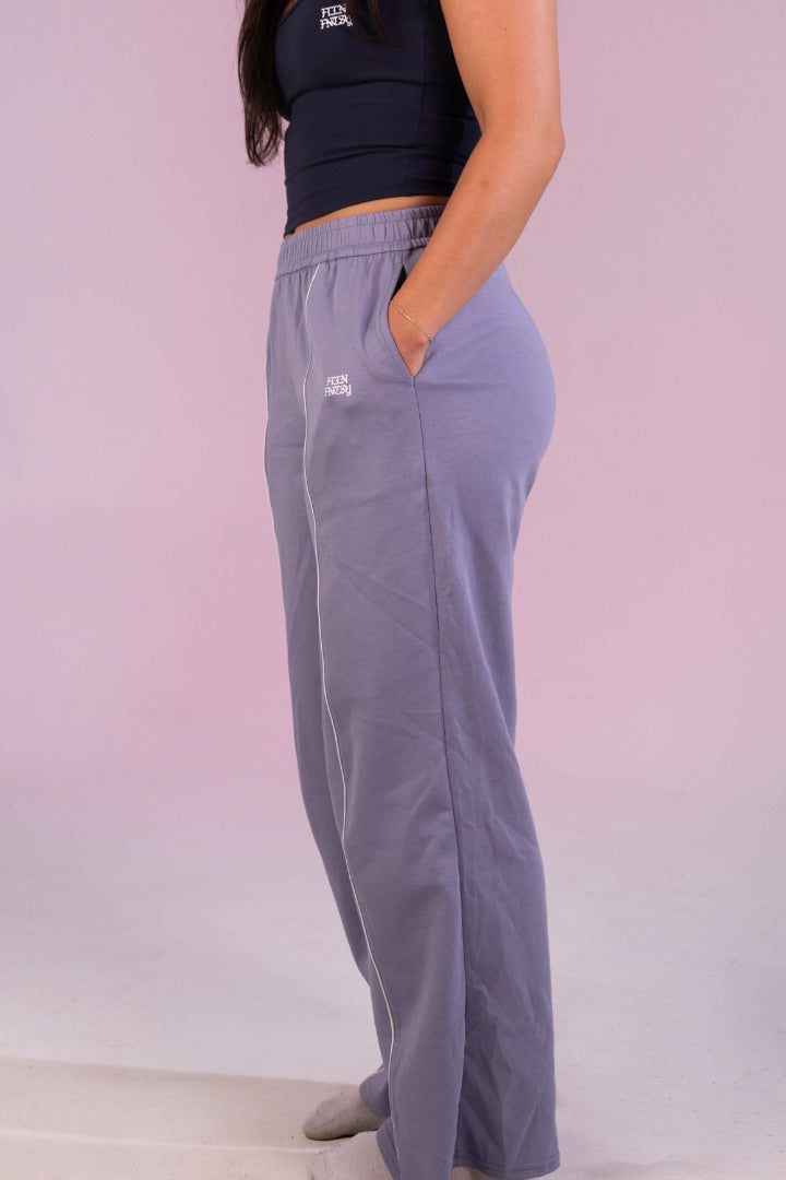 Women’s straight leg sweatpants
