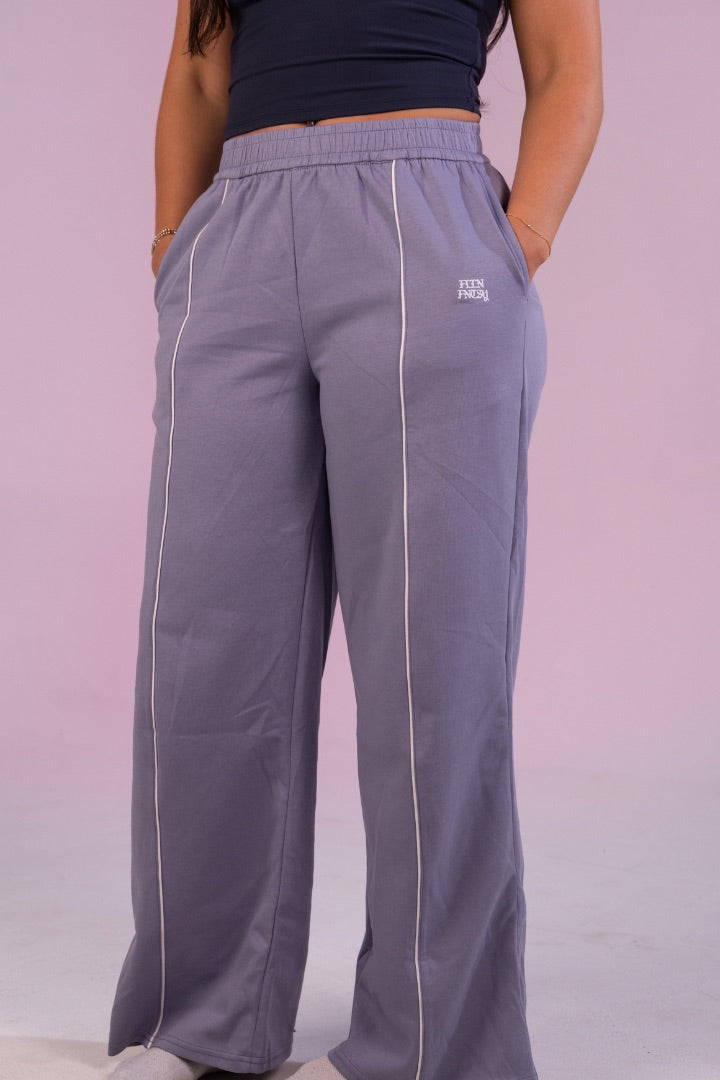 Women’s straight leg sweatpants